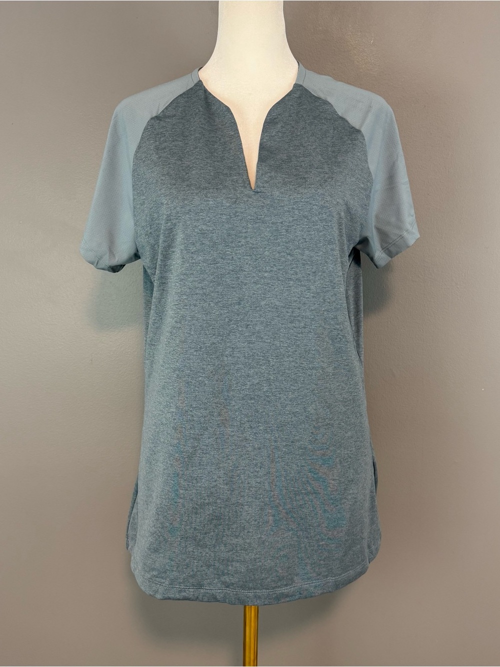 Nike Golf Women's Dri-Fit Blue V-Neck Tee Active Athletic T-Shirt Size Large